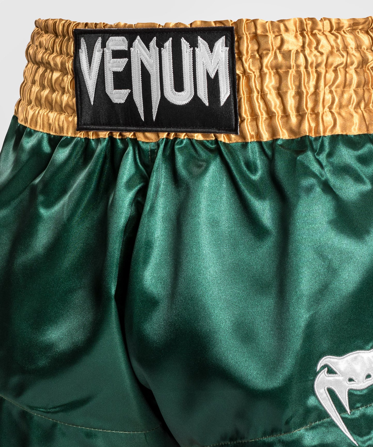 Venum Classic - Muay Thai Short - Verde/Dorado/Blanco