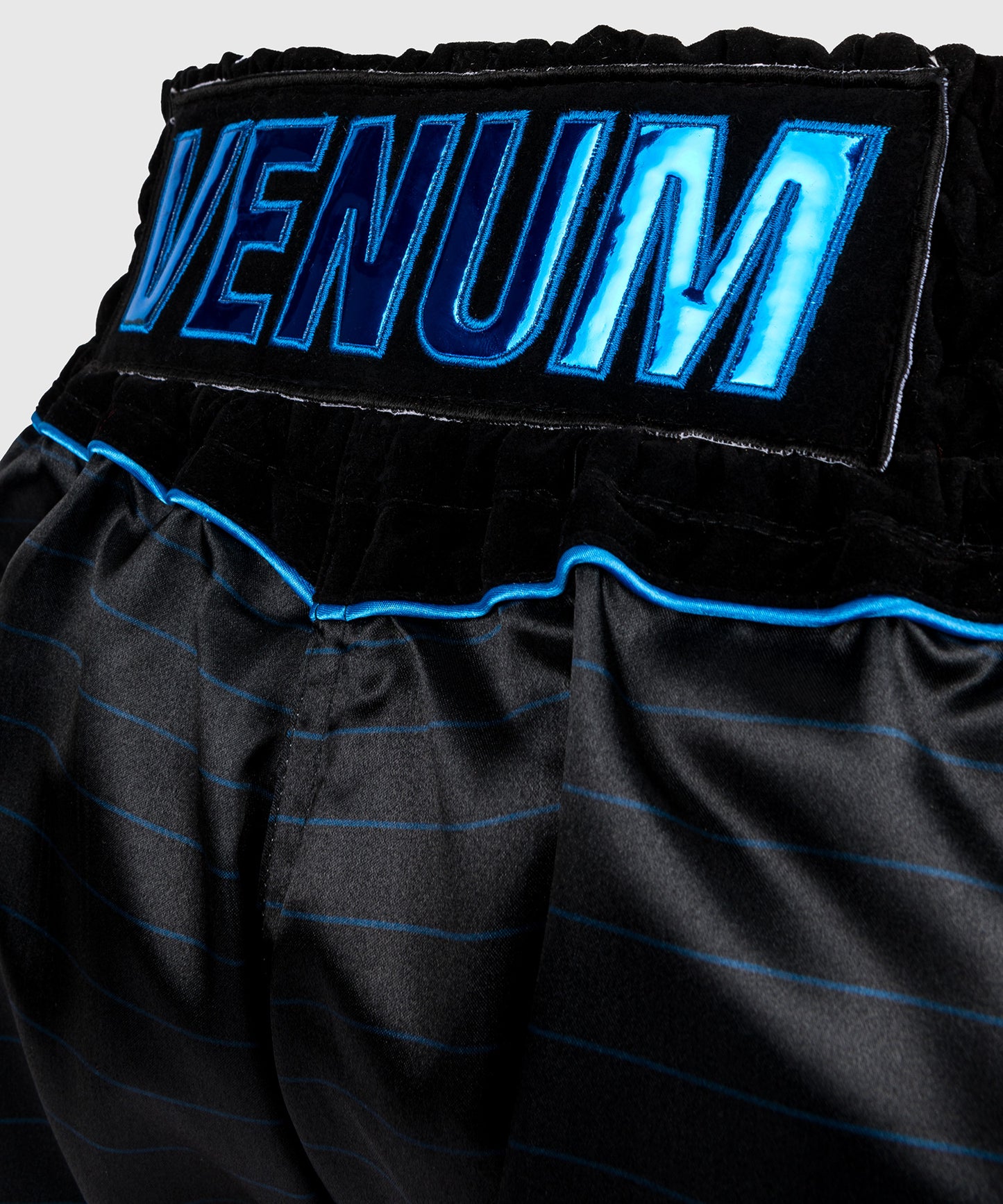 Venum Attack Pantalones cortos de Muay Thai - Negro/Azul