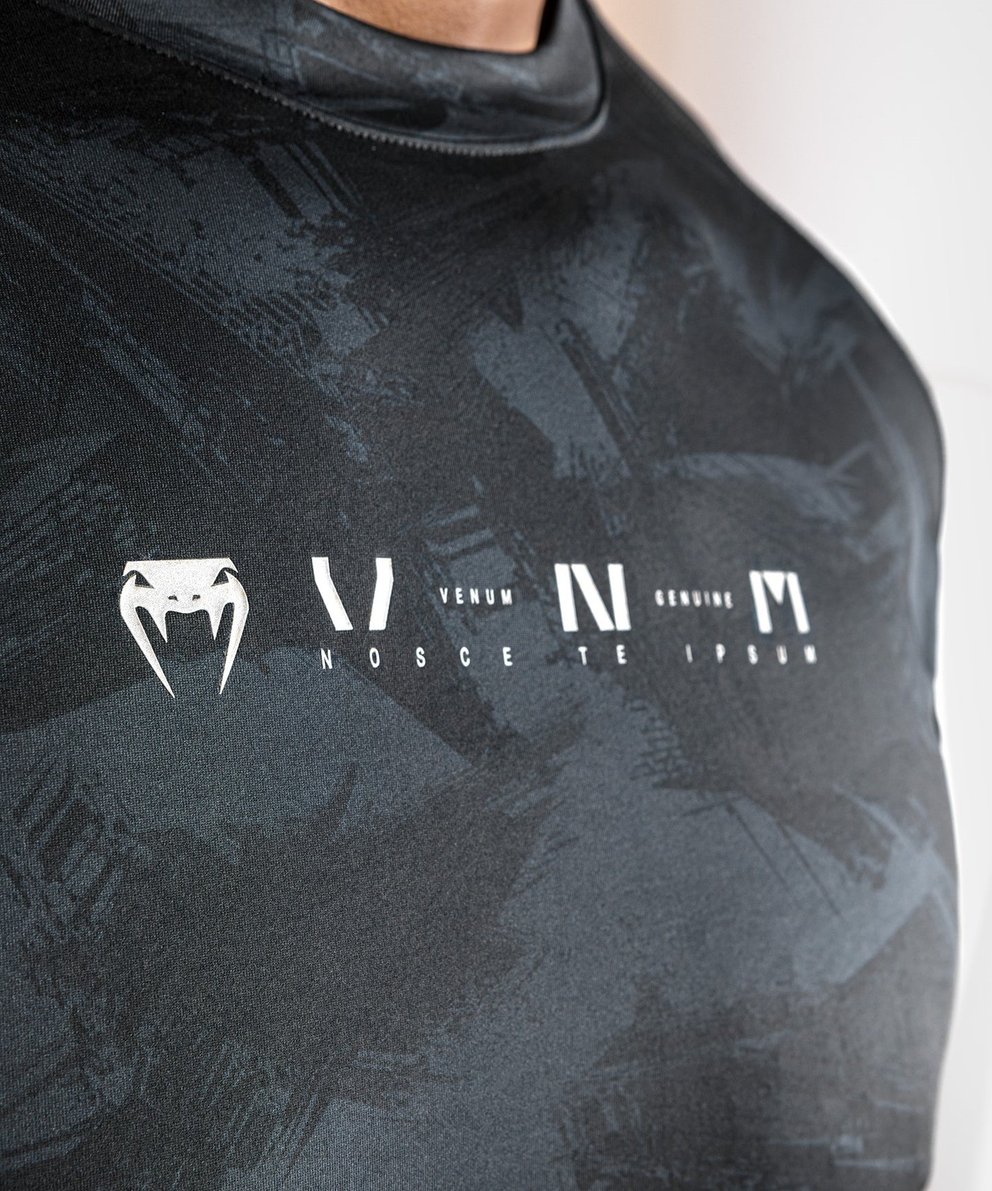 Camiseta Venum Dry Tech Electron 3.0 - Mangas Cortas - Negro