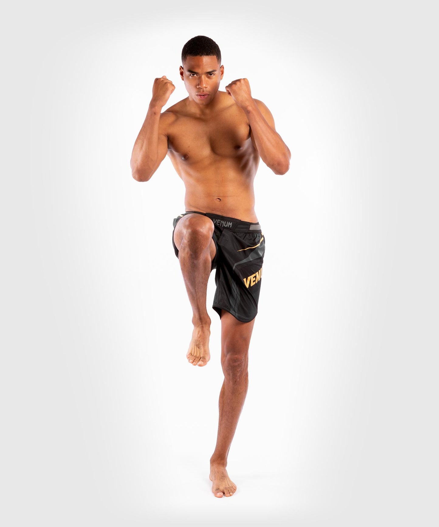 Pantalones cortos de combate Venum Athletics - Negro/Dorado