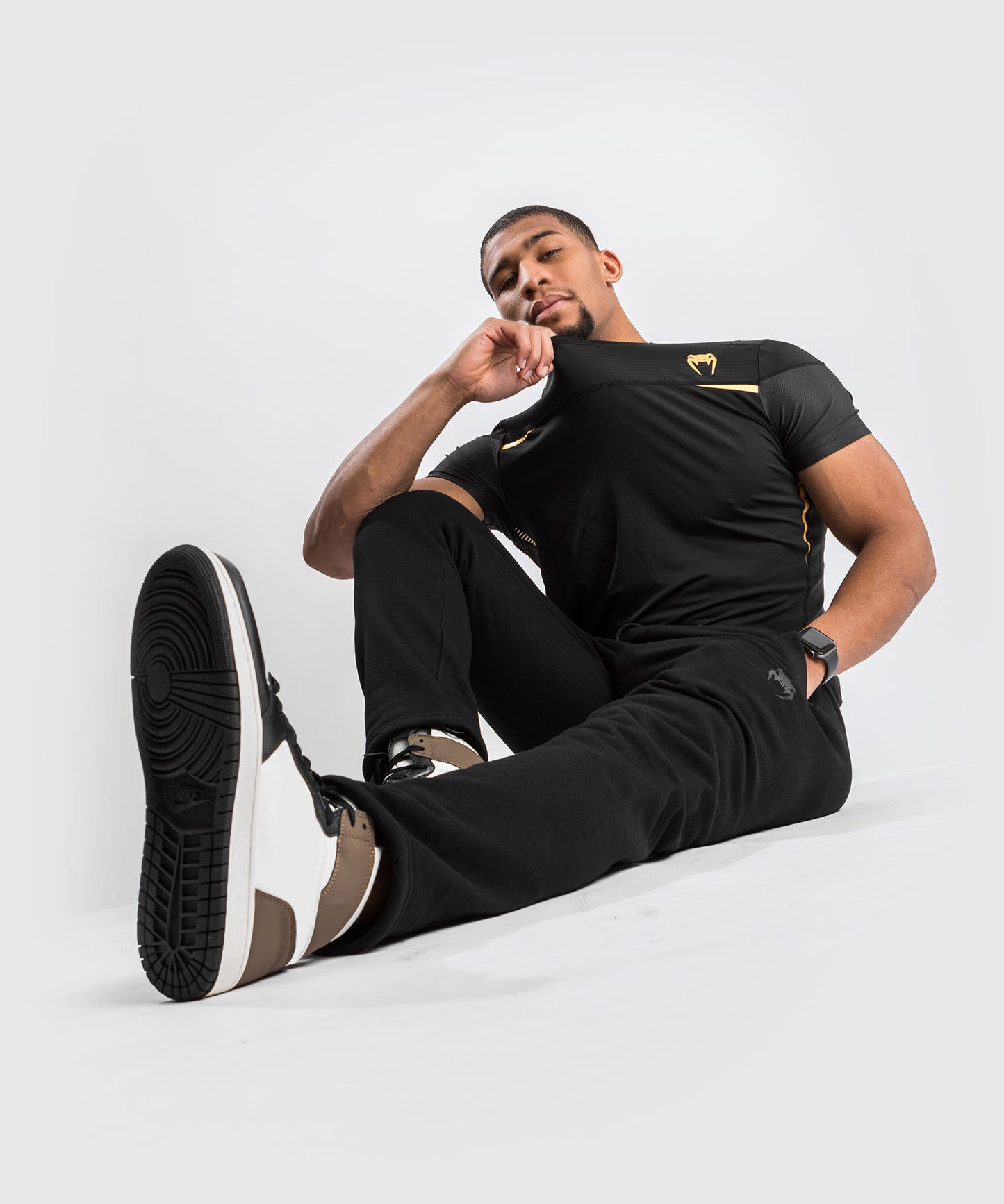 Camiseta Venum Tempest 2.0 Dry Tech - Negro / Dorado