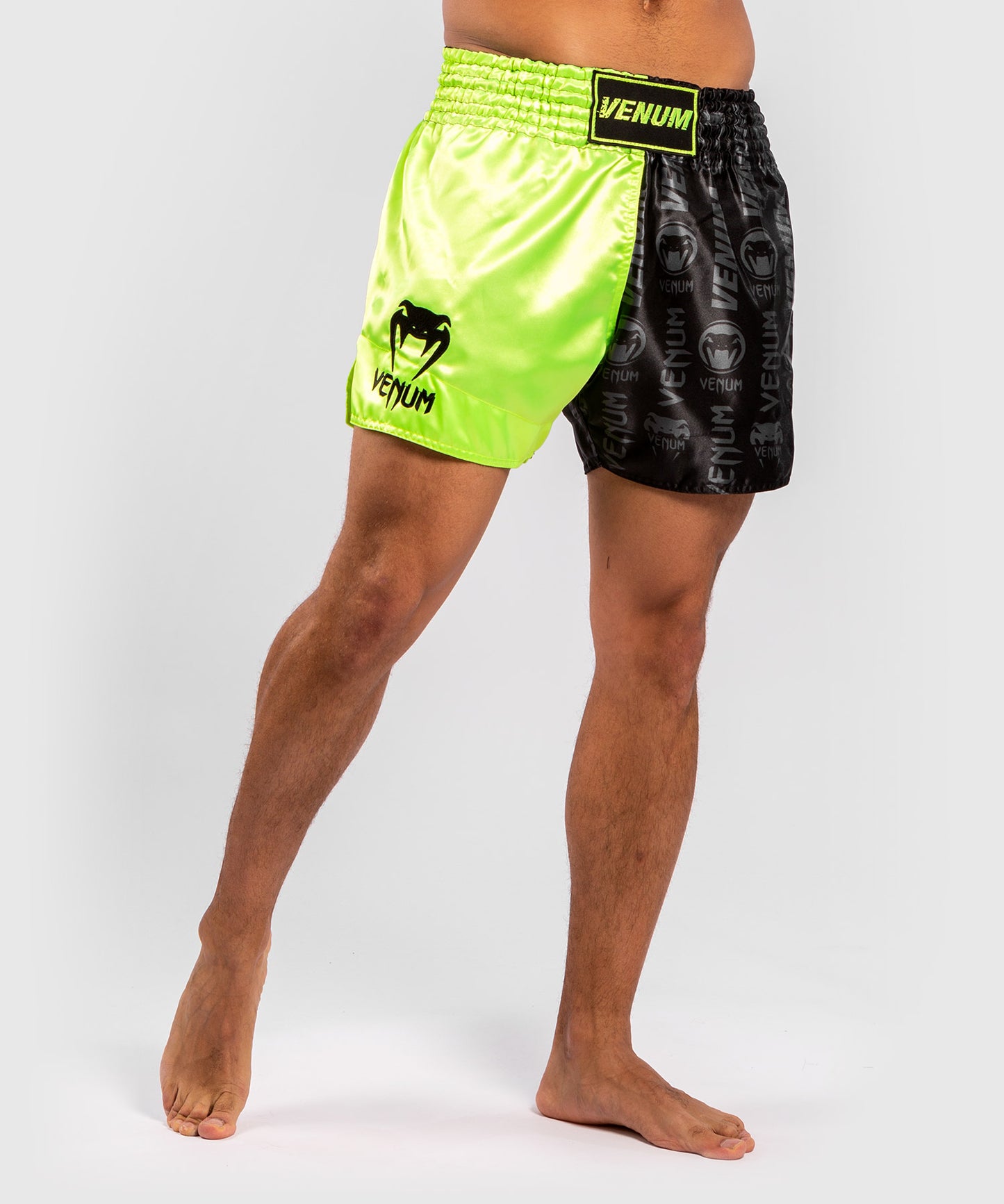 Pantalones cortos Venum Logos Muay Thai - Negro/Amarillo