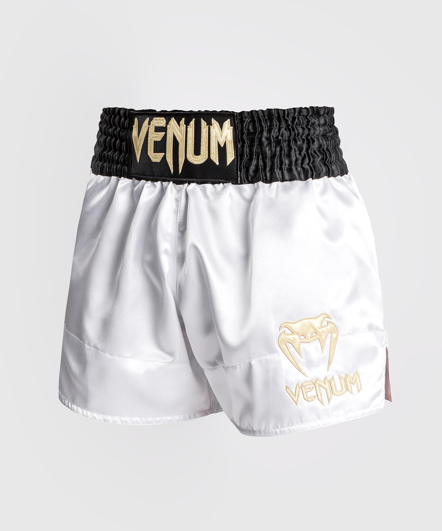 Venum Classic Muay Thai Shorts - Negro/Blanco/Oro