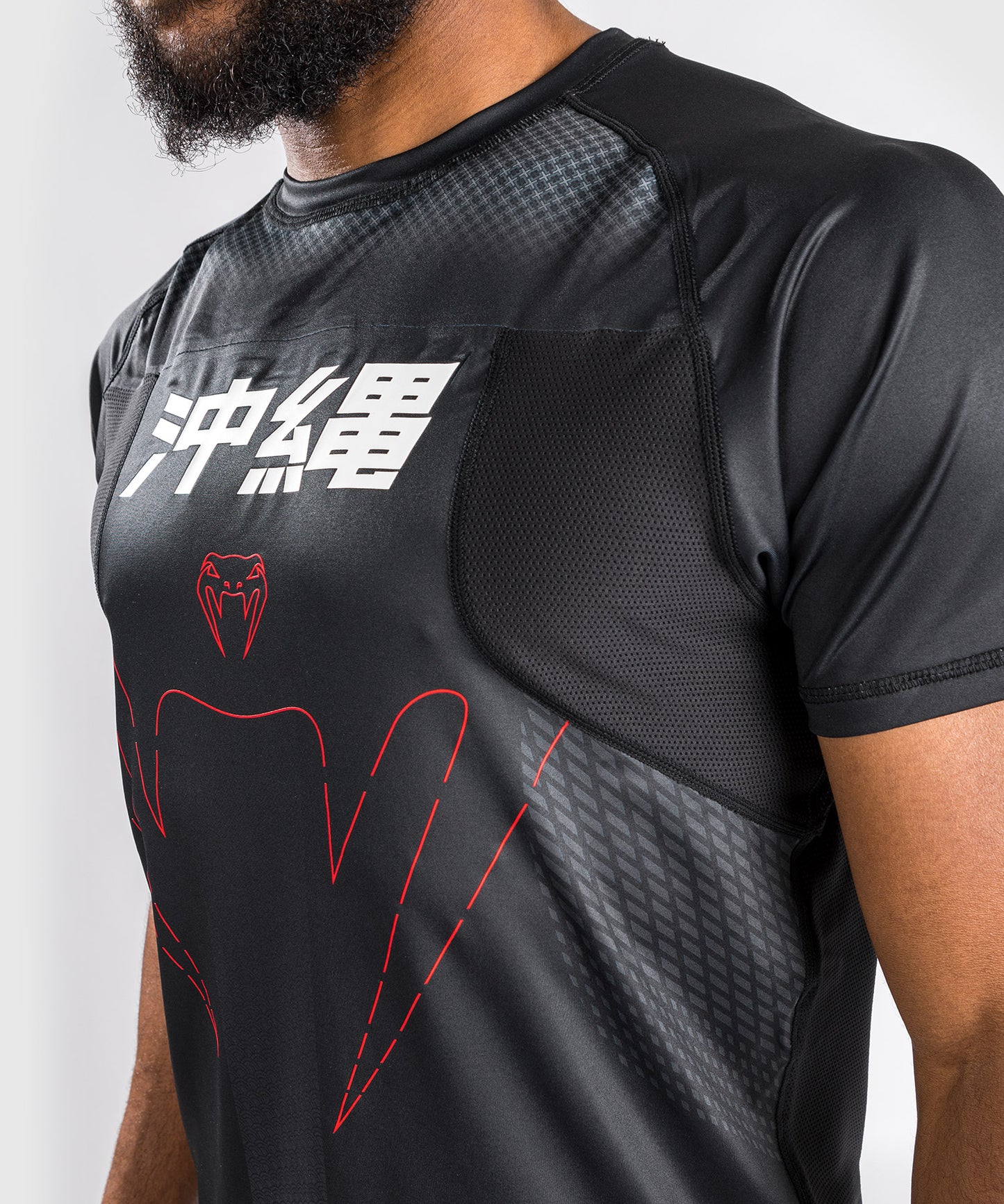 Camiseta Venum Okinawa 3.0 Dry Tech - Negro/Rojo
