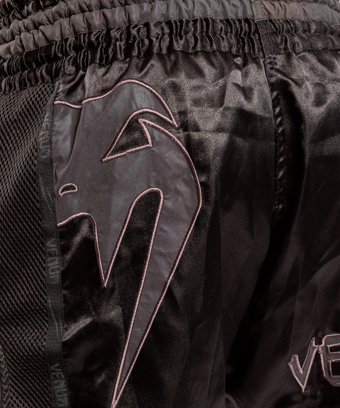 Pantalones de Muay Thai Venum Giant Glow - Negro