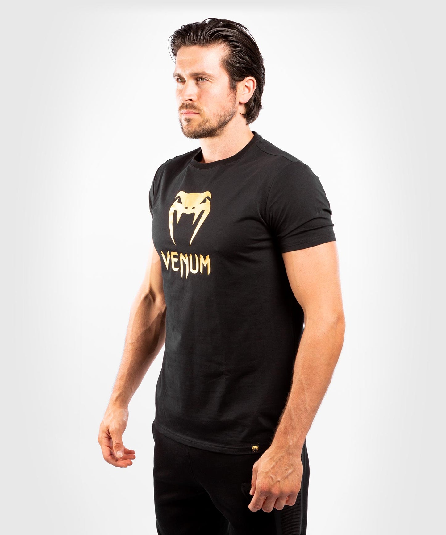 Camiseta Venum Classic - Negro/Oro