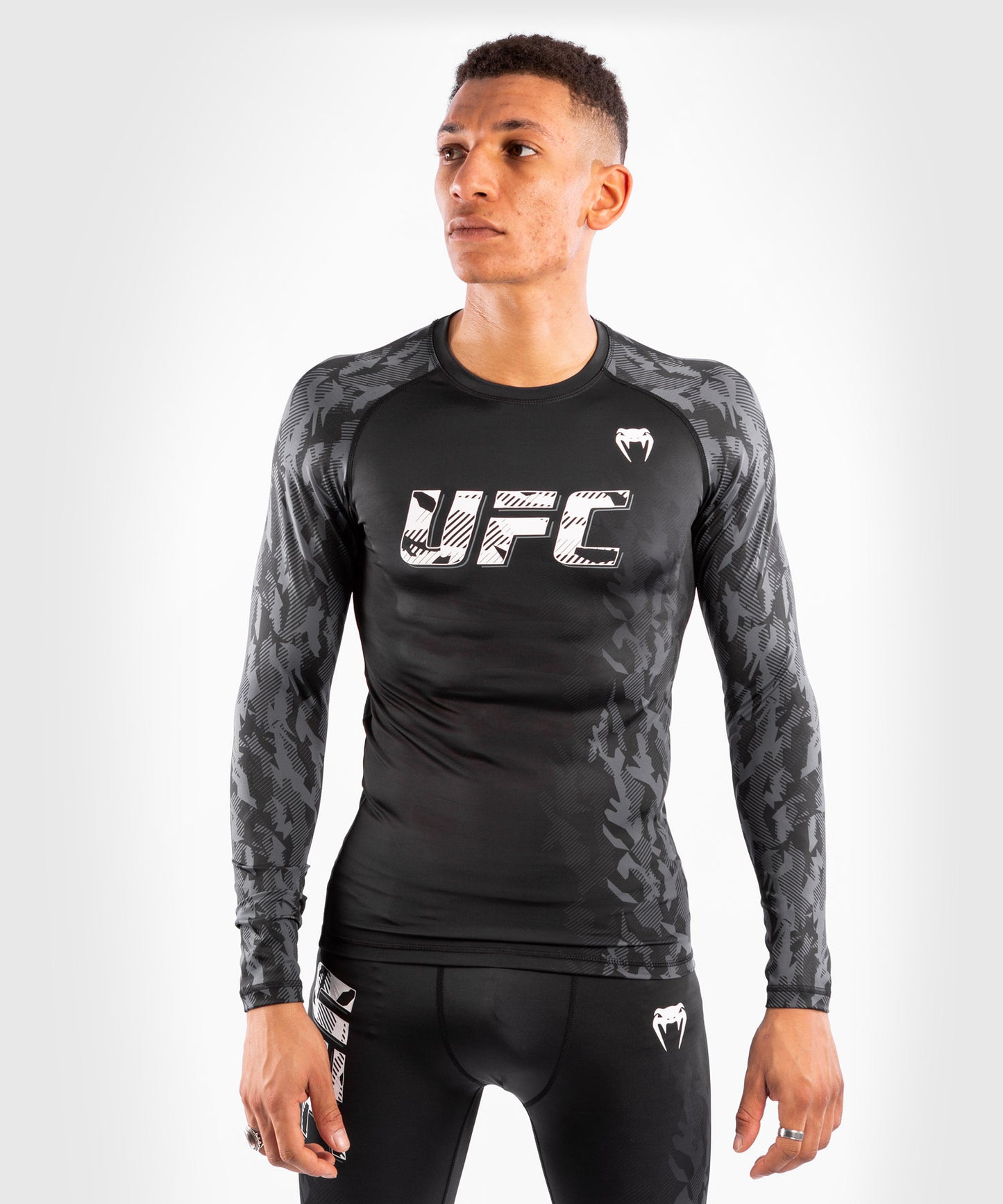 Camiseta De Compresión Manga Larga Para Hombre UFC Venum Authentic Fight Week Performance - Negro