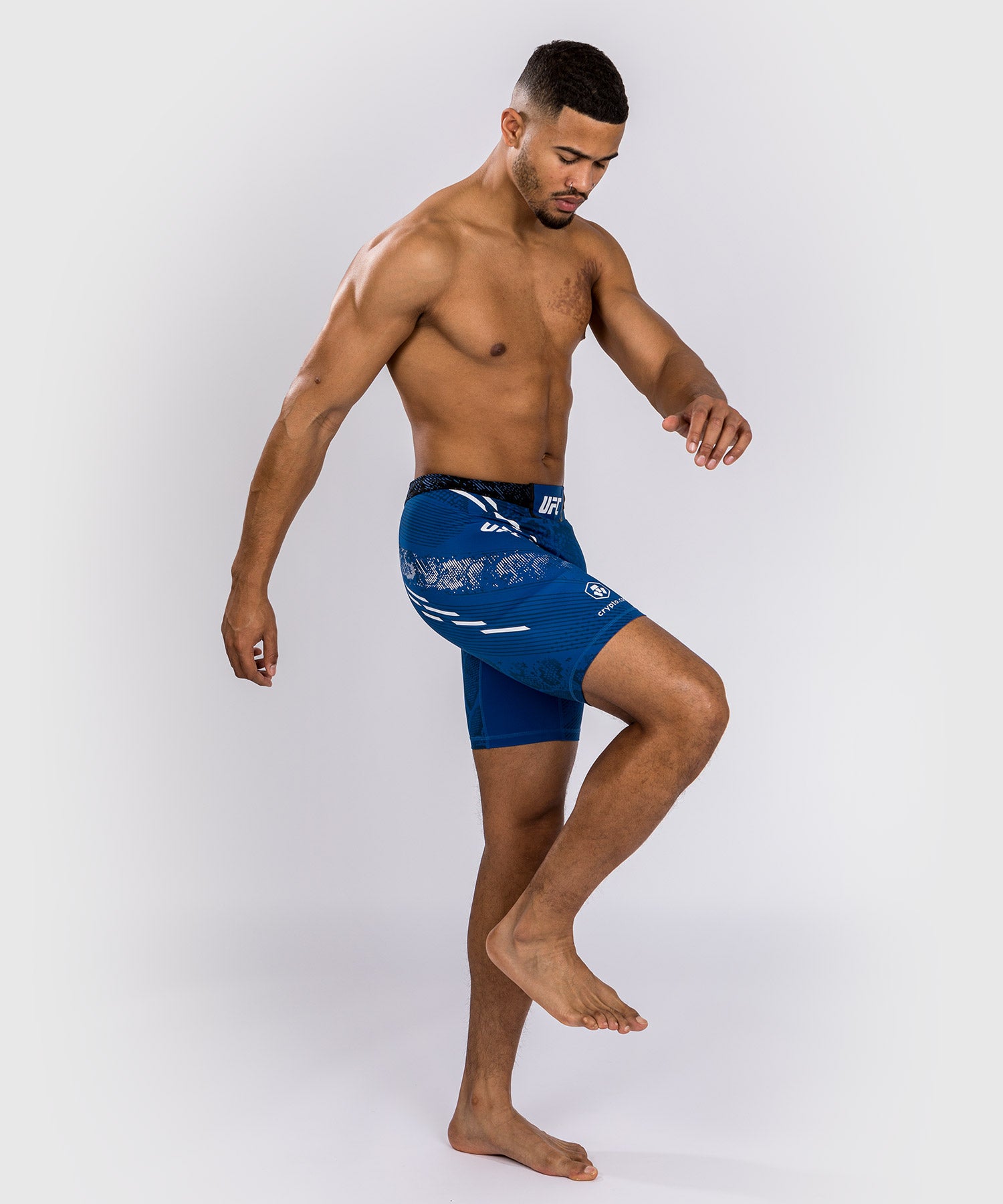  Venum Pantalones cortos UFC Adrenaline Fight Week para hombre :  Ropa, Zapatos y Joyería