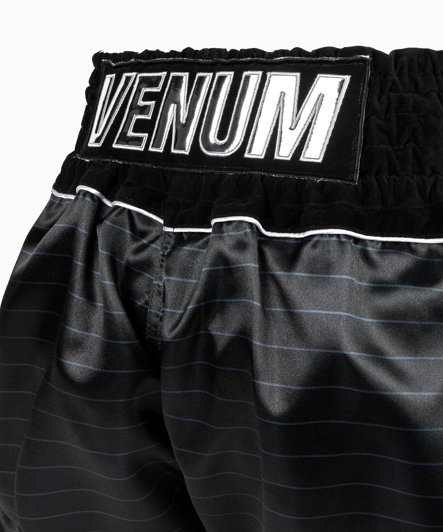 Venum Attack Shorts de Muay Thai - Negro/Plata