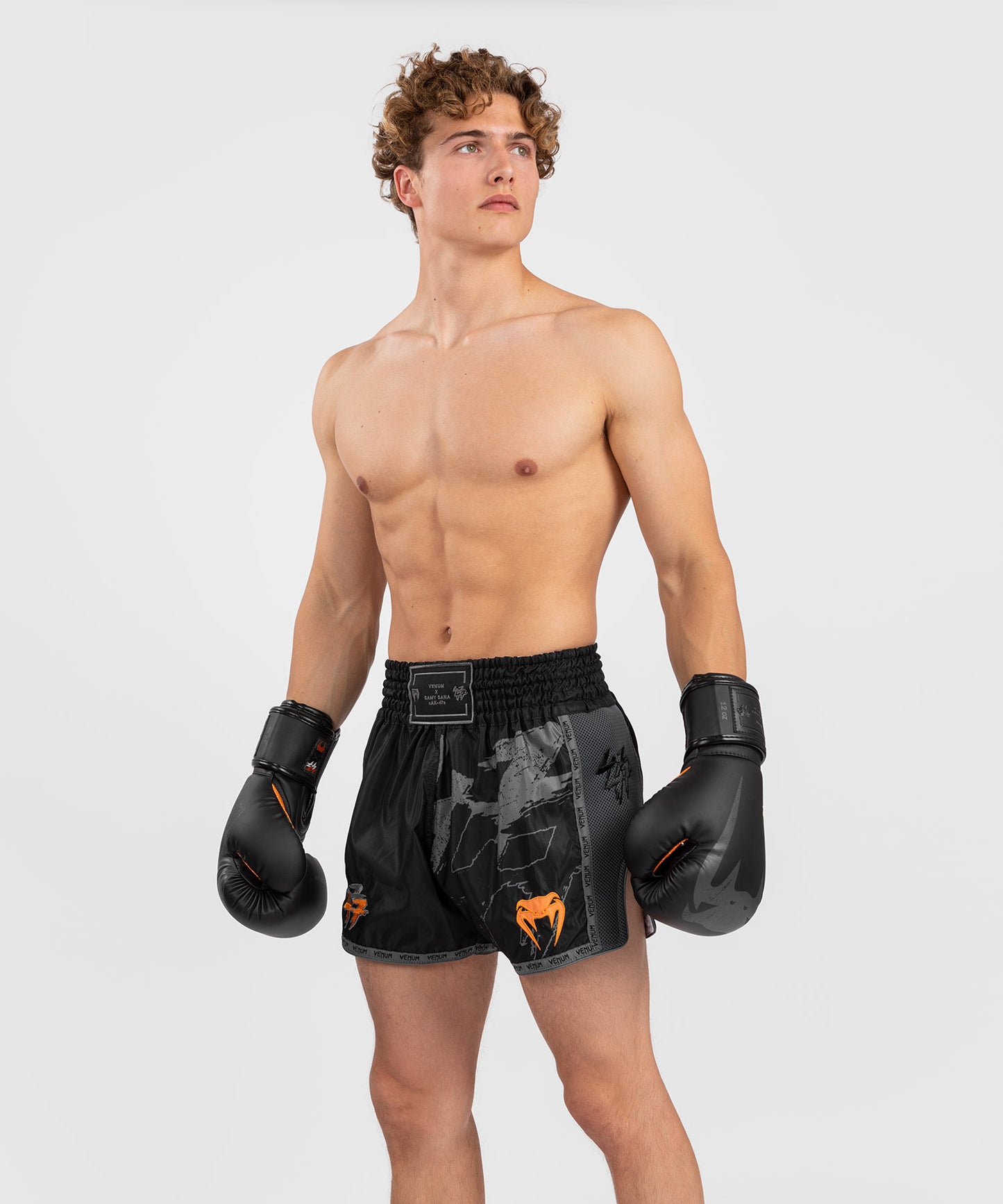 Venum S47 Muay Thai Shorts - Negro/Naranja