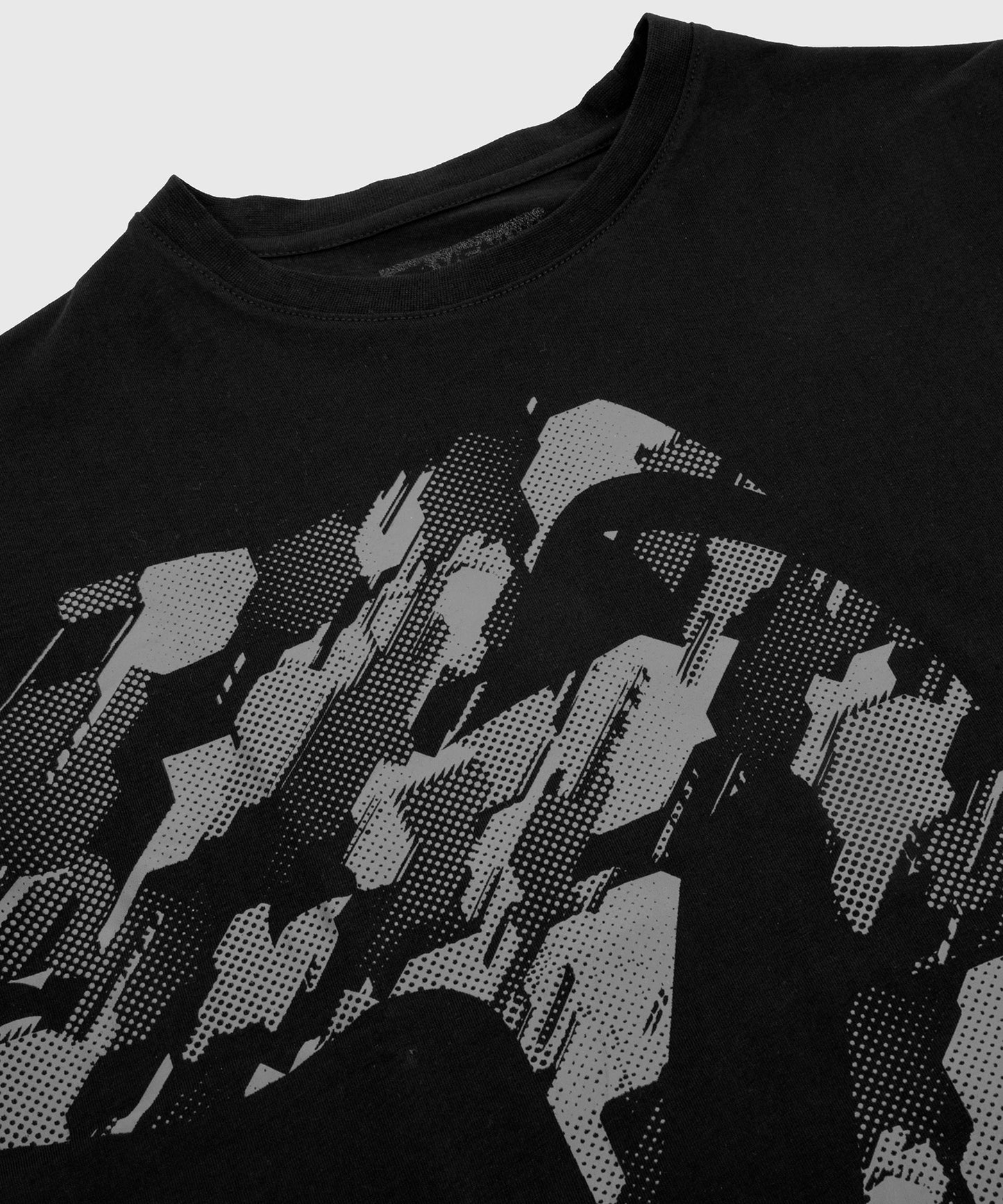 Camiseta Venum Giant Camo 2.0  - Negro/Camo Urbano