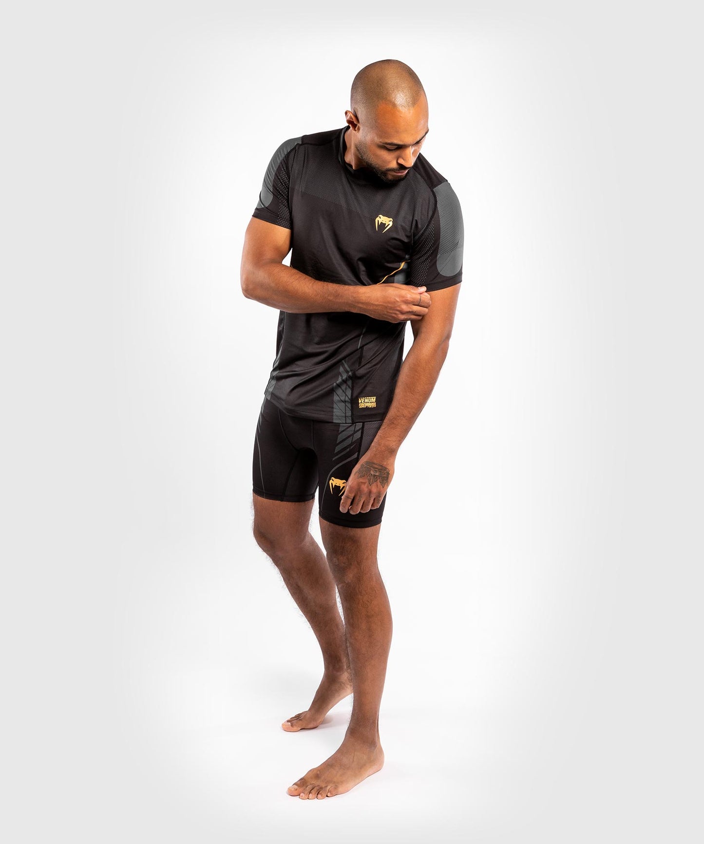 Camiseta Venum Athletics Dry Tech - Negro/Dorado